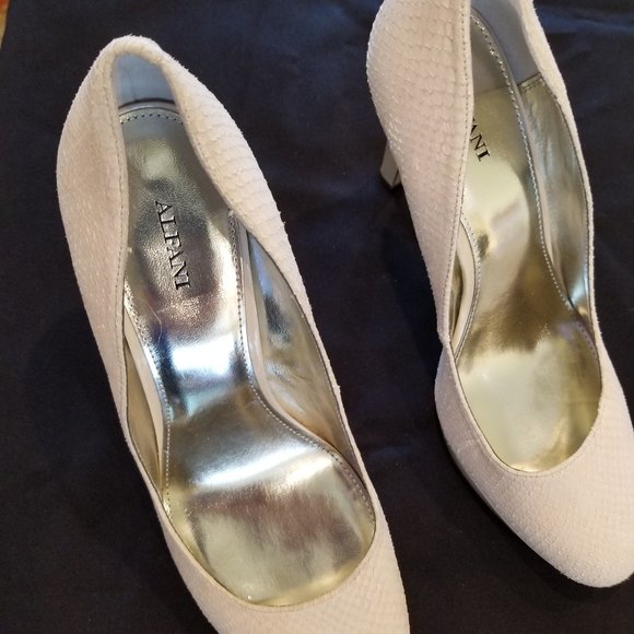 shoes - Picture 2 of 3